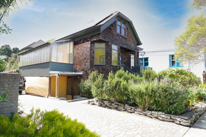  - Beautiful Berkeley Unit!