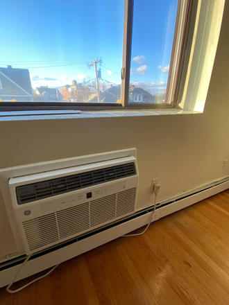 ! - NO FEE Sept. 1st 2 bed in Allston, HT/HW incl, great sun! Near B line and buses. Ref# 71329297 Apartments