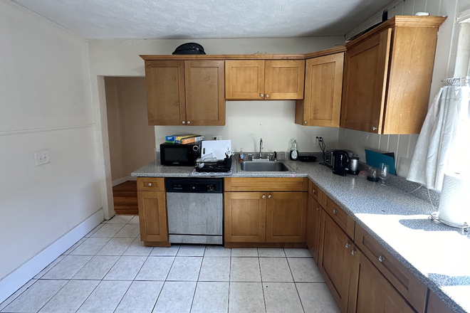 Call NOW for showings! 617-236-8600 - BOSTON AVE - *NO FEE* FLOOR THRU 4BR/1BA NEAR TUFTS FOR *9/1/2026* W/ LNDRY IN BLDNG, EIK, DW, YARD! Apartments