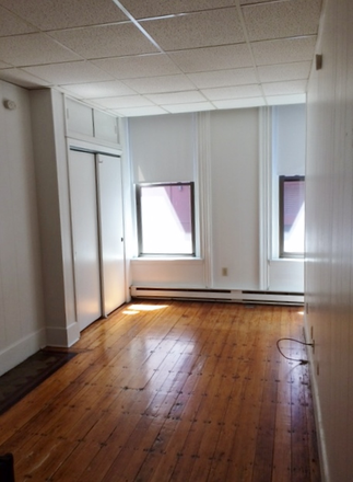 STUDIO - NO BROKER FEE! BACK BAY UNFURNISHED STUDIO AT 272 NEWBURY ST. AVAILABLE SEPTEMBER 1, 2025 Apartments