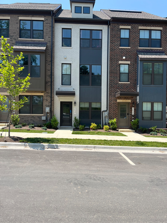 Street view - 1 Bedroom (1 Bath) Gateway West Town House