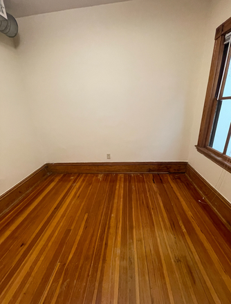 bedroom - Bedroom in girls apartment 5 minutes from Porter Station