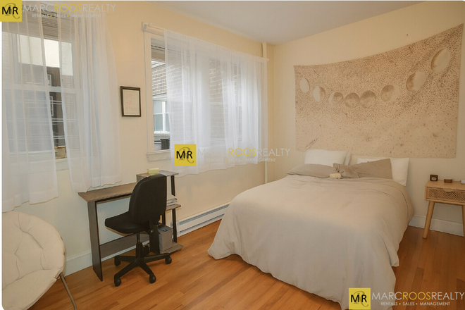 Bedroom - Brookline 4 Bed Egmont St Apartments