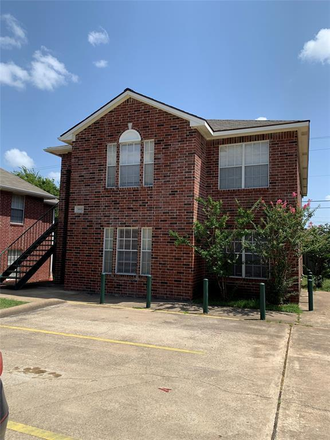 Outside view of the building - 3901 College Main Street, Apartment B