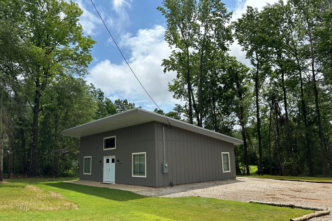 Side- Parking - Private Bedroom and Private Bathroom in a newly built shared house.