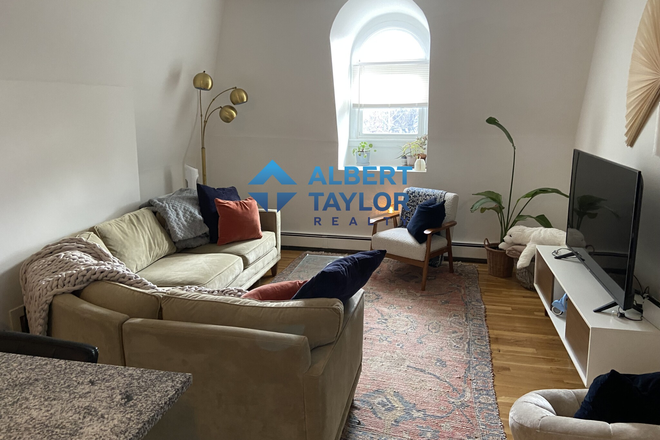 Living Room - Penthouse 2 bedroom with skylights!!