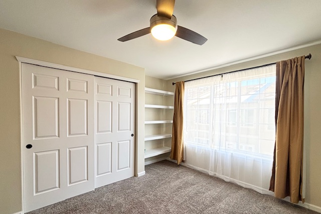 Private unfurnished bedroom - Large sunny room w/ private bath in clean condo, 5 miles to campus