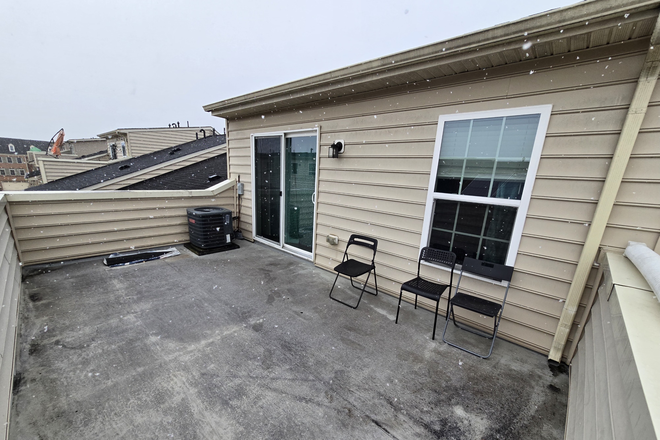 balcony - 🌞 Summer Sublease Available (May 26 – July 31'26) | Fully Furnished Private Room with Balcony Townhome