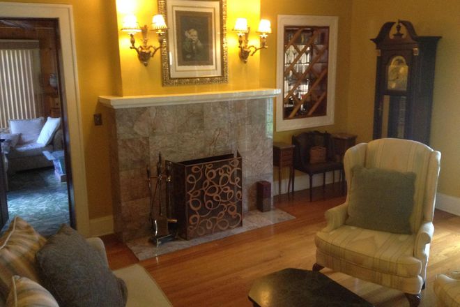 LIVING ROOM - BEAUTIFUL CORAL GABLES HOME,POOL,BEDROOM & PRIVATE BATHROOM