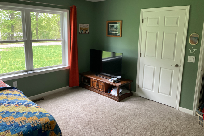 Guest Bedroom 1 - Live with a Great Family in Jericho House