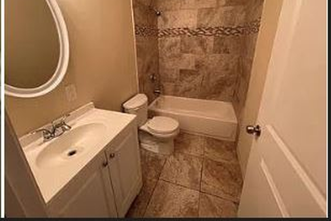 Bath - $495 - Room With Private Bath Apartments