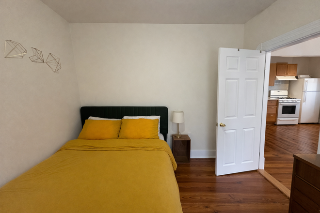 1 - SEPT 2026 – Inman Square 1 Bed, Pet Friendly & Laundry in Building! No Broker Fees! Apartments