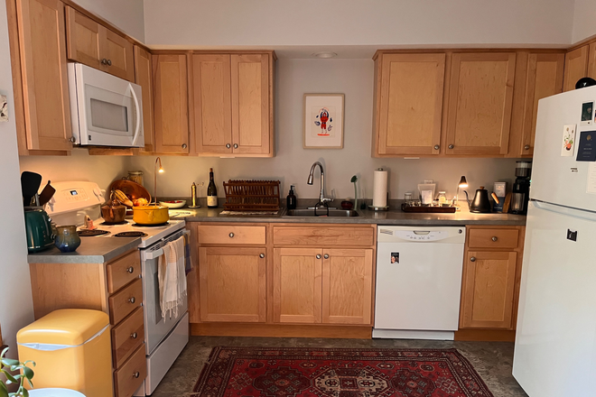 Kitchen - Spring semester sublet in quiet three-bedroom close to campus Duplex