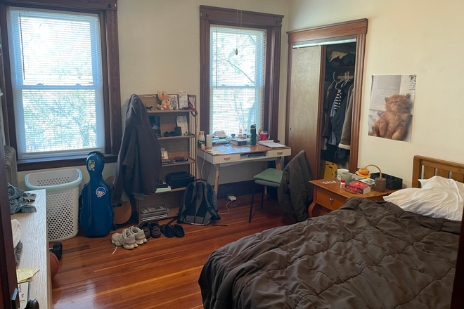 Bedroom - Comfy Summer Sublet on the Hill! (Timing Flexible)