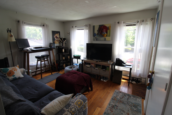 1 - Cozy 2 bed near the T, pets negotiable, free WD, Sept 1
