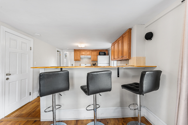 Living room - 3 bd/1 bth by Owner, w/ Garage, near Inman and Lechmere Condo