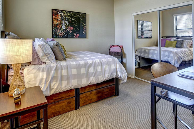Bedroom - Hilltop Townhomes - off-campus housing in the center of NAU