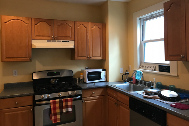 Call NOW for showings! 617-236-8600 - BRISTOL RD - *NO FEE* RNOVATD 3BR/1BA NEAR TUFTS FOR *6/1/2027* W/ FREE LNDRY, RNTL PRKNG, DECK, YRD Apartments