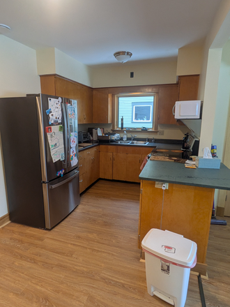 Ktichen - Large 2+ bedroom 1 ½ bath fully furnished in owner occupied duplex Duplex