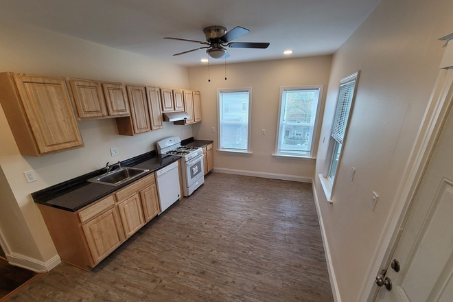 Kitchen - Avail 01-Jan-2026 -  4-BR/1.5Bath in Cambridgeport - Full Apt also Available