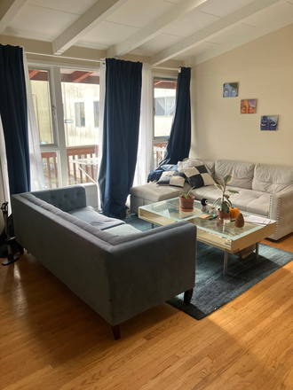 living room - Downtown Berkeley 3b1b apartment with lots of natural light