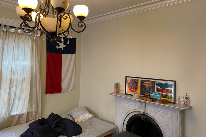 Bedroom - MASSIVE 8BED Right in the Heart of the Hill! Walking Distance to Campus House