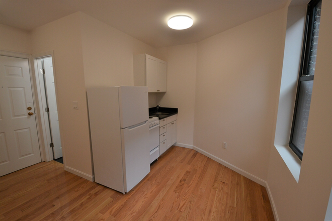 kitchen - Newly Renovated Efficient 1 bed on Westland Ave! Avail 9/1/25 Apartments