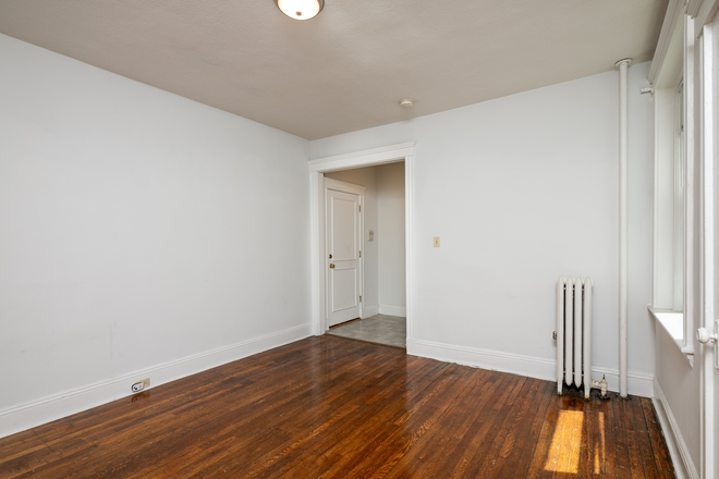 1 - AVAILABLE NOW | Mission Hill Studio | Heat & Hot Water Included | No Broker Fees | One Month Free Apartments