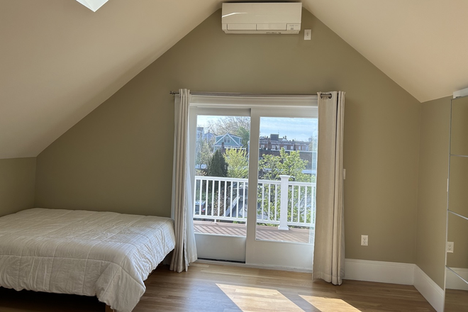 3rd floor bedroom - $1200 - 2 Bedrooms available in beautiful, spacious 5 Bedroom, 9 room home (Davis/Teele)