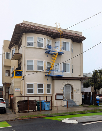 Front of building - 3BR/1BA Apartment – Steps from UC Berkeley