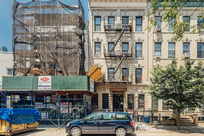 Outside street view - Three bed, one bath near Maria Hernandez, off Jefferson St stop on the L Apartments