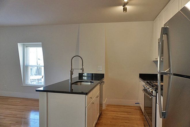 Kitchen - Renovated 3-Bed, 2-Bath Near Porter & Union Apartments