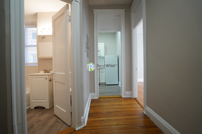 1 - Great Brighton Studio's Available NOW, JAN & FEB | H/HW inc | NO FEE! | No Undergrads Apartments