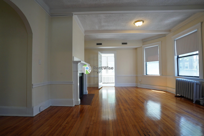 1 - SEPT 2025 NO FEE + ONE MONTH FREE?Huge Packards 4bed/2bath?Central AC/DW?Balcony/Sunroom?Pet