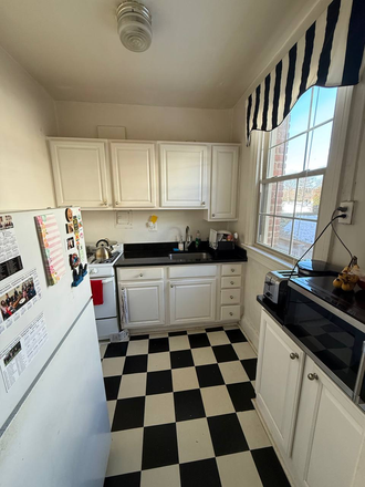 Kitchen - Private Room in a Two-bedroom Apartment, 5-minute walk from Georgetown campus