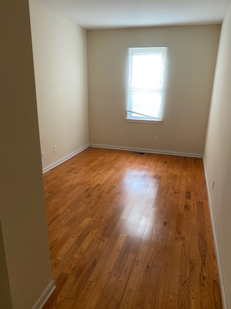 bedroom - CLARKS PARK/spruce hill Apartments