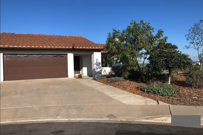 Front of house - 3br/2ba, Recently Renovated, New Mattresses, Fireplace, Washer/Dry