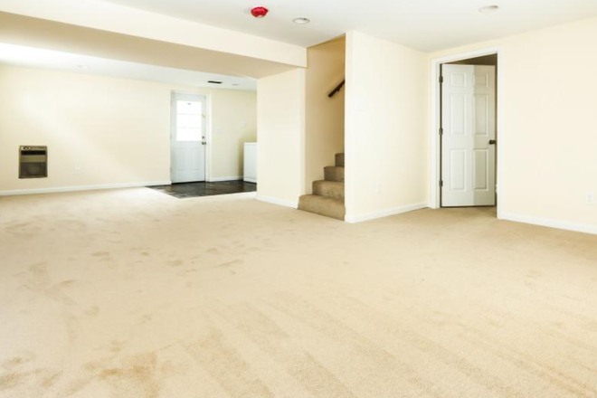 Basement - 5 bed 2 baths Close to UMD at 35th Ave. Limited-Time Discounts Available! House