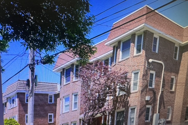 Exterior Building - 132 Elton Street Apartments