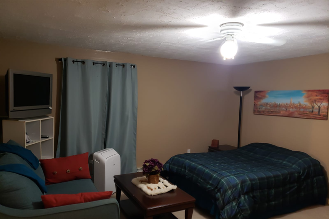 Bedroom 1 - ★ Cozy Bedroom near UConn, available now ★ House