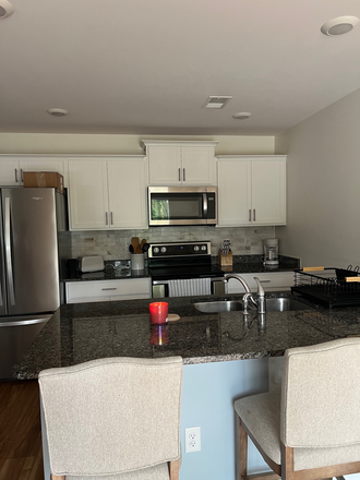 Kitchen - Cozy Room in Newer Townhome - Perfect for Students!