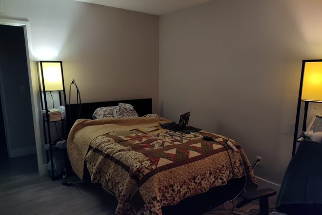 Bedroom - Lease takeover June-Sept with option to renew in 39 North apartments! I will pay your June rent!