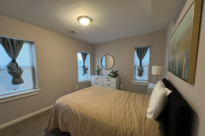 bedroom - Furnished bedroom in welcoming home one mile north of Hopkins Hospital