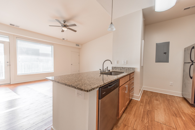 Kitchen - Euclid Square Apartments