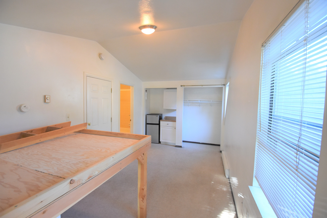 1034 Spruce #4 - 1034 Spruce St. (Studio/ 1BA) Apartments