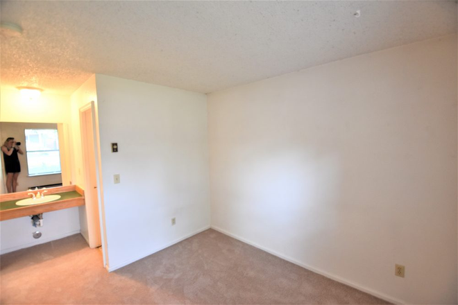 Bedroom - North of Campus Apartments