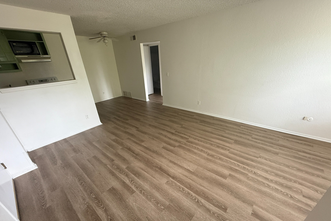 2 - Wonderful Pet Friendly 1 Bedroom in North Boulder. Available August 5th! Condo