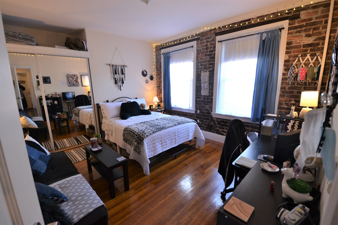 Room 2 - Comfortable 2 Bed (1 Bed Split) / 1 Bath on Peterborough St — Avail 9/1/26 · Text/Call 385-722-7303 Apartments