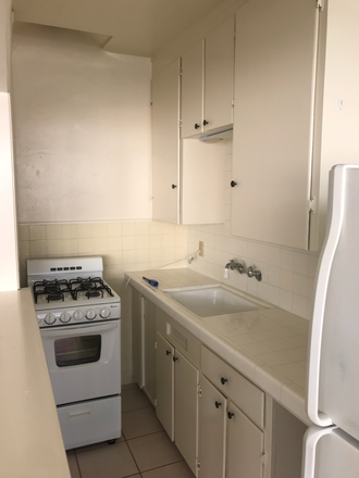 Kitchen - Pacific Beach-Small 1 bedroom/1bath