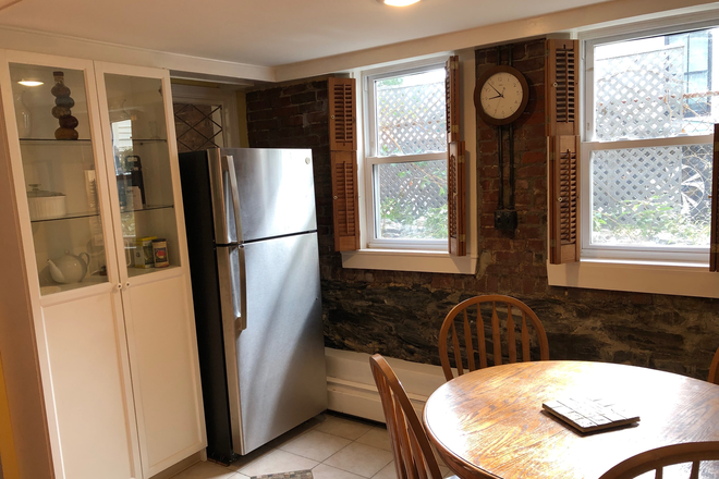 bright eat-in kitchen - FULLY FURNISHED 1 bdrm in amazing mid-Cambridge location! 1 month up to renewable 1 year lease Condo